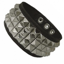 Pyramid Studded Armband Pyramid Studded Armband