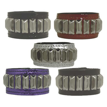 Long Pyramid Studs Wristband In Leather