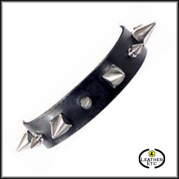 Collar With Small And Pyramid Spikes