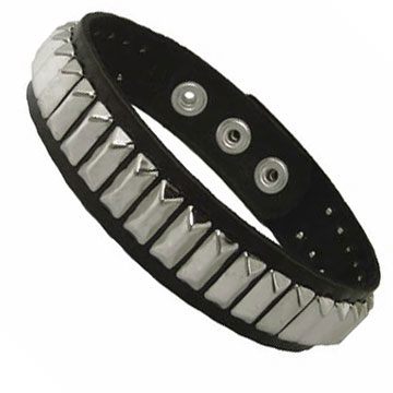 Armband With Long Pyramid Studs