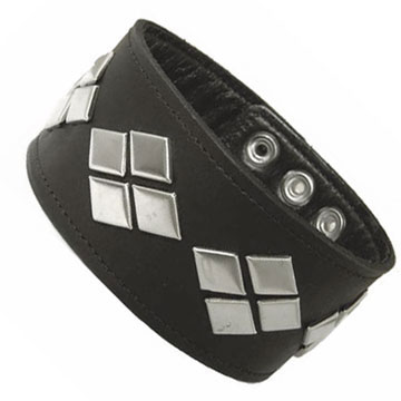 Diamond Shaped Studs Armband