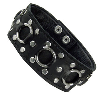 Armband With O Rings And Rivets