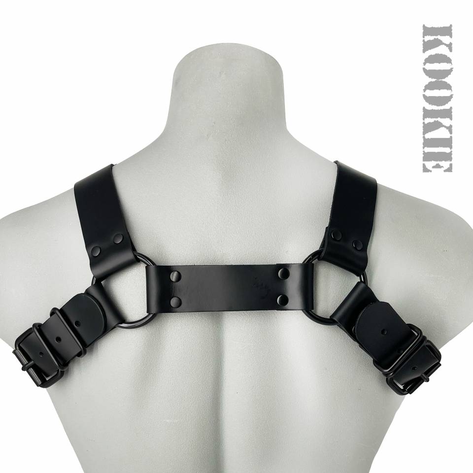Bulldog Harness With Black Hardware