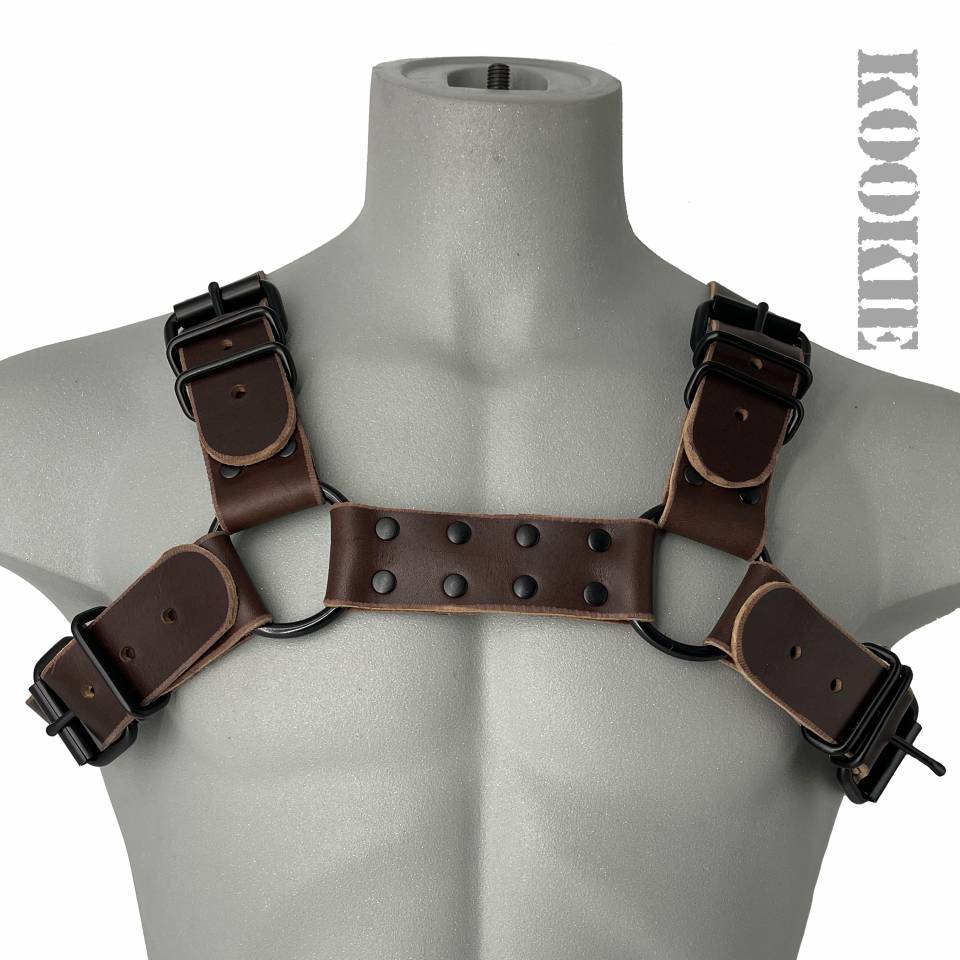 Bulldog Harness With Black Hardware